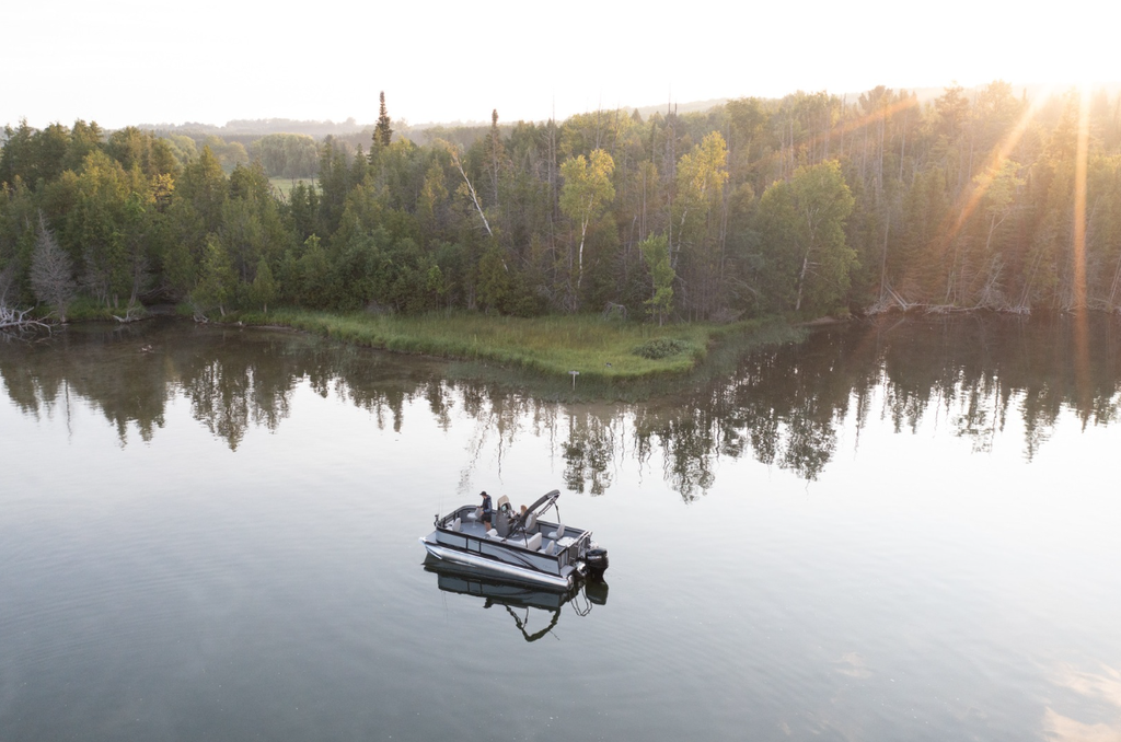 2024 Angler Qwest XRE LT 20' Pontoon Silver/Bright Blue