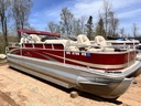 USED 22' BENNINTON 