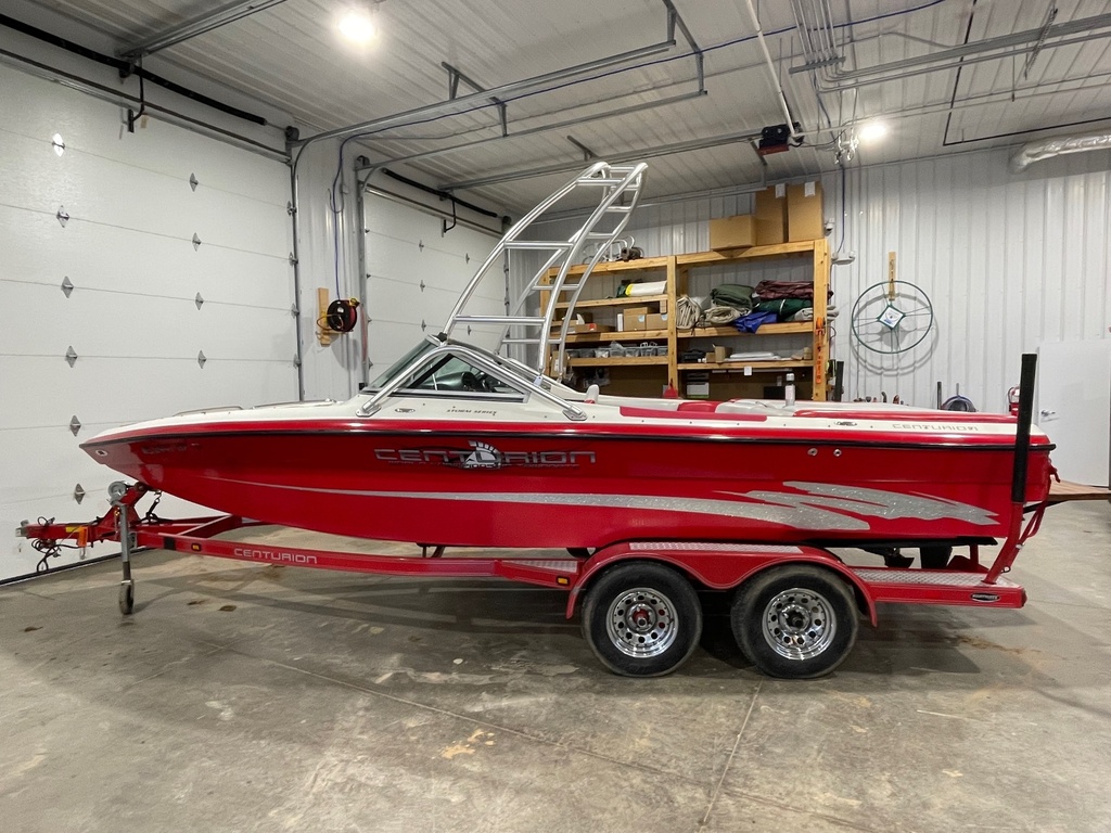 USED CENTURION SKI/WAKE BOAT