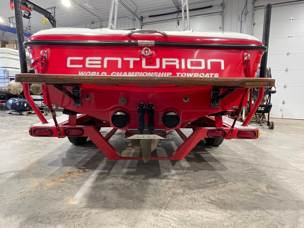 USED CENTURION SKI/WAKE BOAT