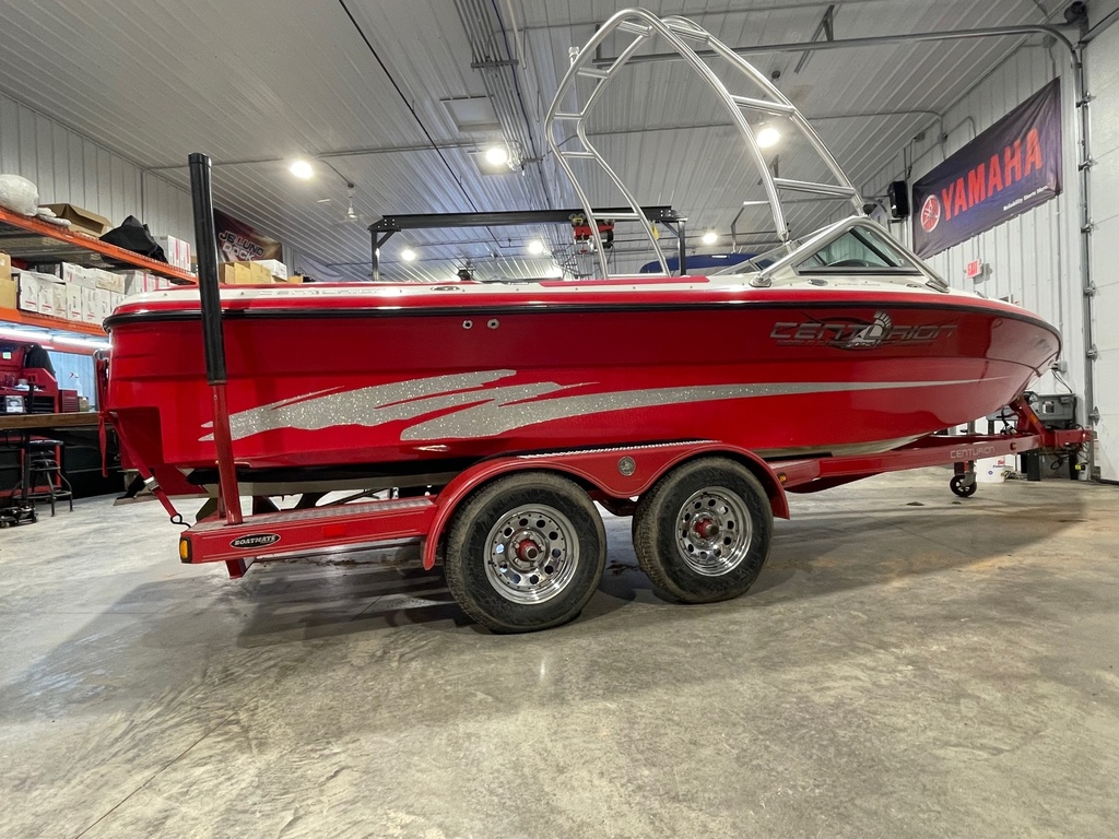 USED CENTURION SKI/WAKE BOAT