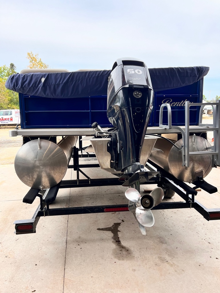 USED 2017 20' BENTLEY PONTOON